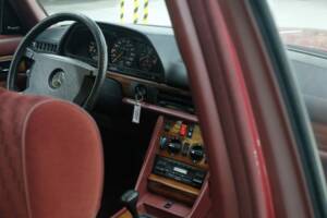Bild 37/50 von Mercedes-Benz 260 SE (1990)