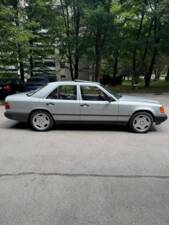 Image 3/32 of Mercedes-Benz 230 E (1987)