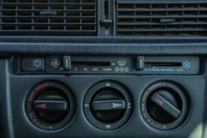 Imagen 44/50 de Mercedes-Benz 190 E (1988)