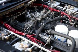 Image 27/32 of Ferrari 400 GT (1977)