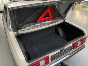 Afbeelding 9/40 van Mercedes-Benz 230 E (1983)