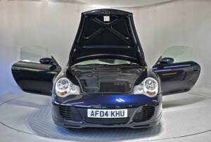 Bild 15/50 von Porsche 911 Carrera 4S (2004)