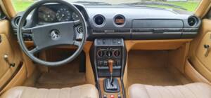 Bild 6/11 von Mercedes-Benz 230 E (1982)
