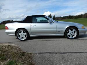 Image 19/25 of Mercedes-Benz SL 500 (2000)