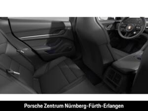 Image 14/16 of Porsche Taycan 4S (2025)