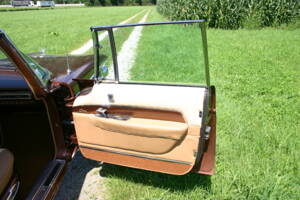 Image 8/20 of Imperial Crown Sedan (1962)