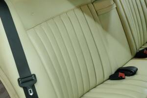 Bild 38/50 von Mercedes-Benz 380 SE (1984)