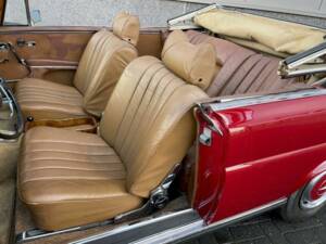 Image 24/36 of Mercedes-Benz 280 SE (1969)