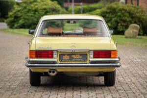 Afbeelding 17/75 van Mercedes-Benz 280 SE (1976)