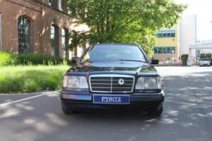 Image 9/21 of Mercedes-Benz E 320 (1995)