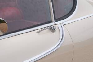 Image 23/50 of Volvo 1800 S (1966)