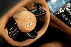 Bild 45/51 von Aston Martin DB12 Volante (2024)