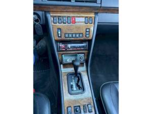Immagine 13/36 di Mercedes-Benz 500 E (1991)