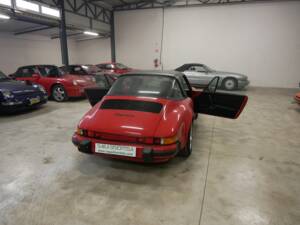 Bild 9/21 von Porsche 911 Carrera 3.2 (1987)