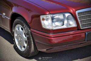 Bild 37/79 von Mercedes-Benz E 220 (1996)