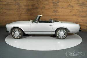 Image 17/19 de Mercedes-Benz 280 SL (1968)