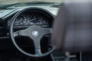 Image 37/71 of BMW 325i (1989)