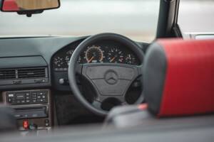 Immagine 38/42 di Mercedes-Benz SL 320 (1995)