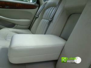Imagen 11/24 de Jaguar XJ 8 Executive (1999)