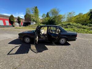 Image 3/12 of BMW M 535i (1987)