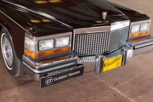 Image 23/58 of Cadillac Brougham Elegance (1988)
