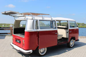 Image 7/22 of Volkswagen T2b Kombi (1970)