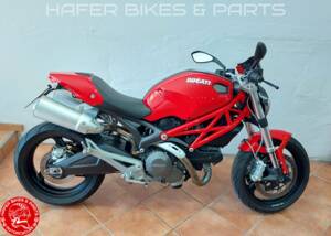 Imagen 2/31 de Ducati Monster 696 Plus (2009)