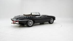Image 2/15 of Jaguar E-Type (1969)
