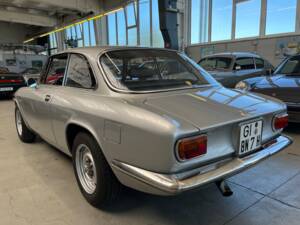 Image 27/39 of Alfa Romeo Giulia GT 1300 Junior (1970)