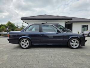Bild 7/8 von BMW 325i (1989)
