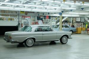 Image 13/50 of Mercedes-Benz 280 SE 3,5 (1970)