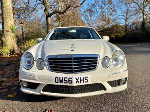 Image 20/47 of Mercedes-Benz E 63 AMG (2006)