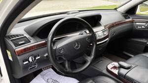 Bild 18/29 von Mercedes-Benz S 63 AMG (2007)
