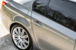 Bild 45/50 von BMW 550i (2006)
