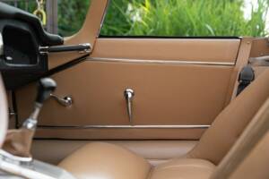 Image 46/50 de Jaguar E-Type 3.8 (1964)