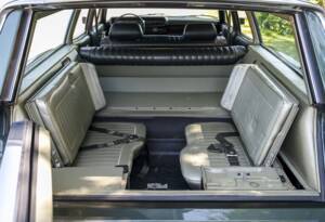 Image 27/28 of Ford LTD Country Squire (1968)