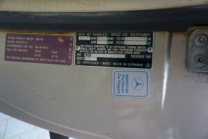 Afbeelding 36/36 van Mercedes-Benz 560 SL (1989)