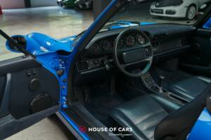Image 17/25 of Porsche 911 Carrera 4 (1992)