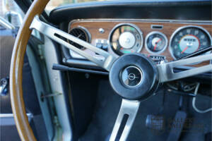 Bild 31/50 von Opel Commodore 2,5 S (1967)