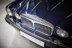 Image 13/97 of Daimler Double Six (1994)