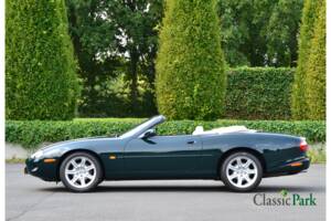 Imagen 2/50 de Jaguar XK8 4.0 (1998)