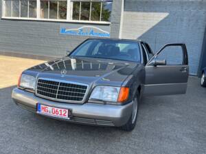 Immagine 1/44 di Mercedes-Benz 400 SEL (1992)