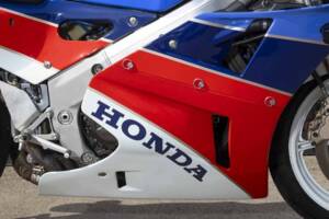 Image 4/50 of Honda VFR 750R RC 30 (1989)