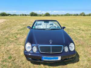 Bild 4/17 von Mercedes-Benz CLK 200 Kompressor (2000)