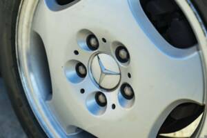 Image 21/50 of Mercedes-Benz CLK 200 (1997)