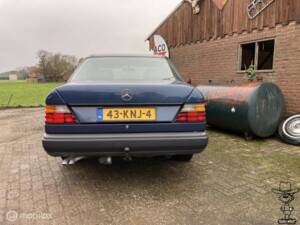 Bild 5/50 von Mercedes-Benz 300 E (1986)