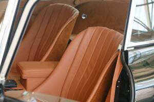 Image 48/50 de Jaguar E-Type (1970)
