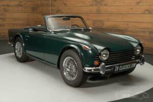 Image 4/19 of Triumph TR 250 (1968)