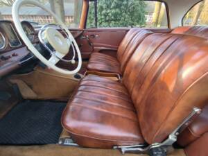 Image 24/54 of Mercedes-Benz 220 SE b (1963)