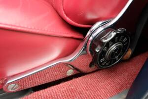 Image 65/76 de Mercedes-Benz 220 S b (1963)